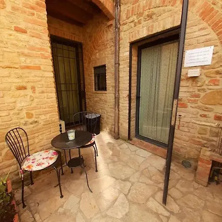 公寓 La Casina Di Ancicucco 2 圣吉米纳诺